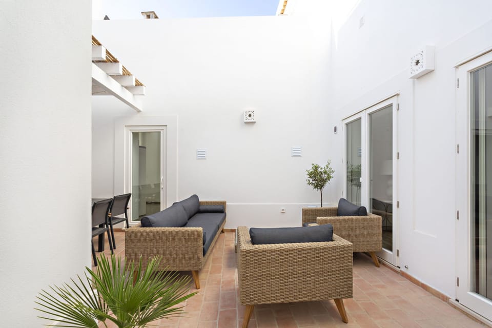 House | 4 bedrooms, desk