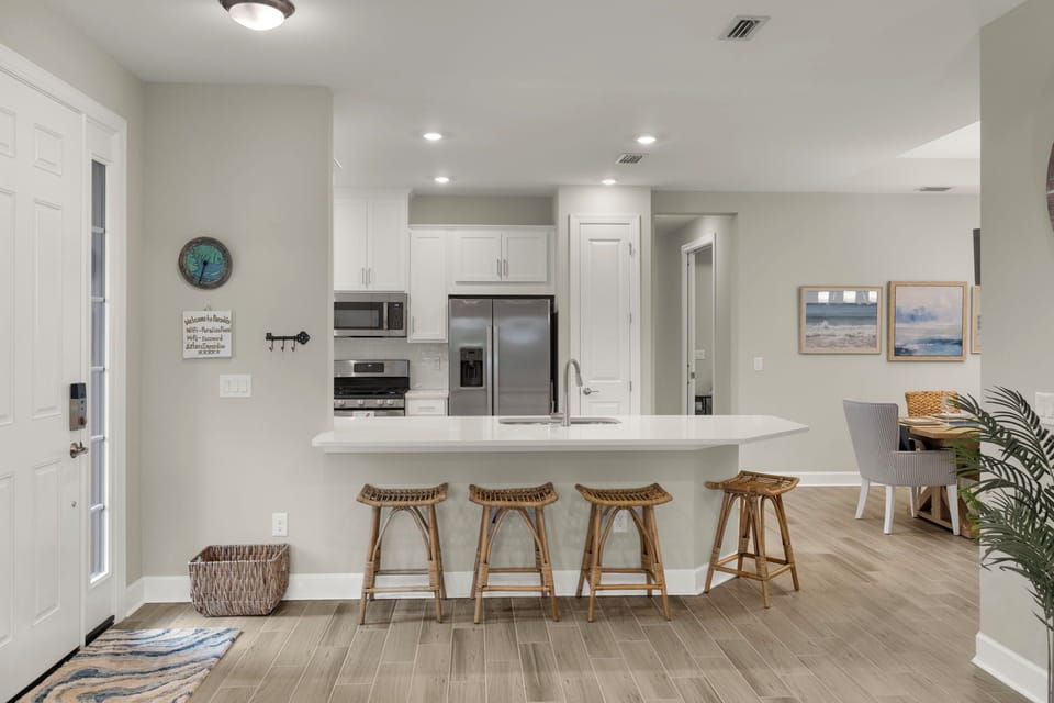 Kitchen with breakfast bar area
