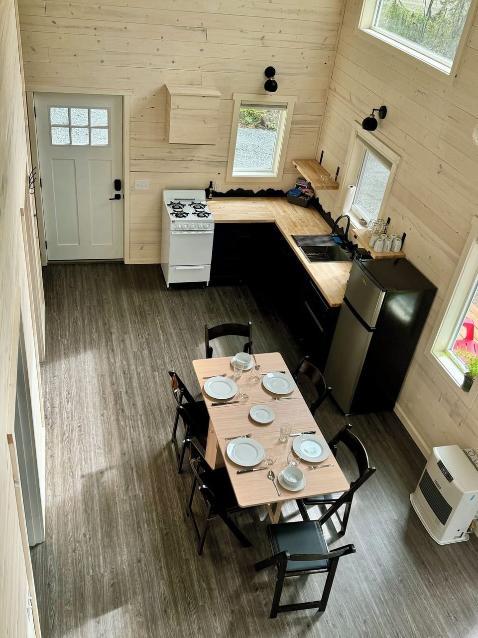 Large cabin dining table opened to full extents comfortably seats 6 with dishes provided.