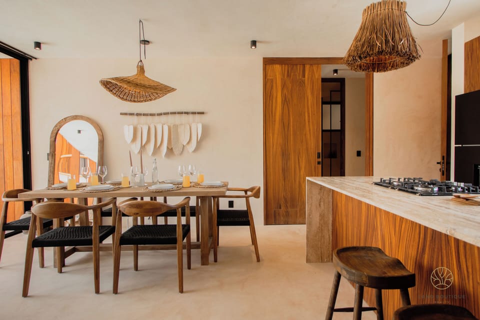 Premier Apartment, 2 Bedrooms, Pool View | Dining room