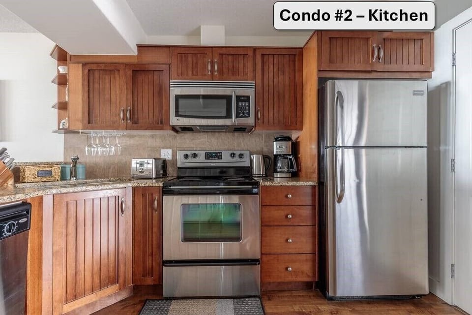 Full kitchen that has everything you need!