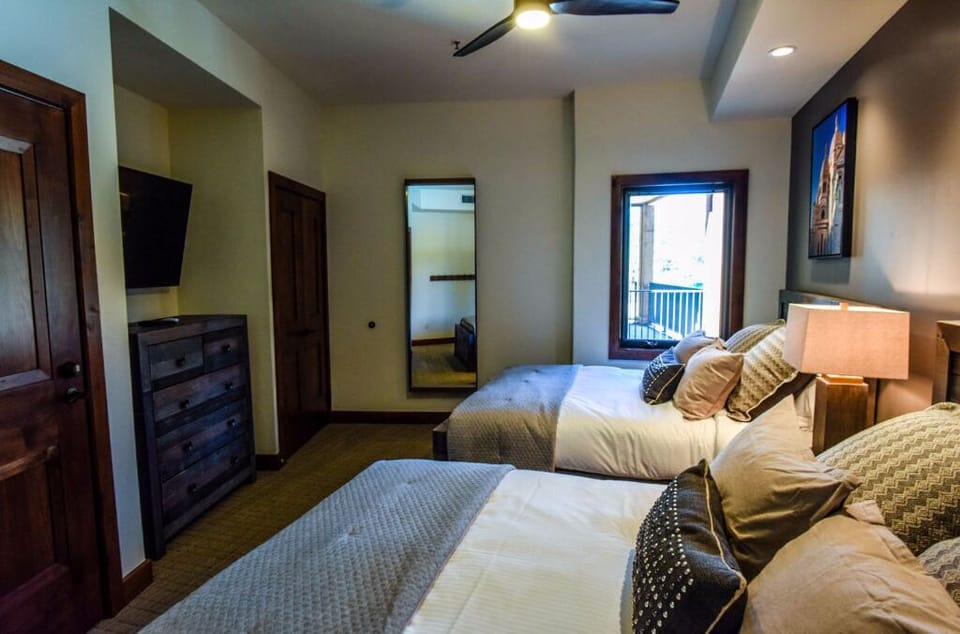 Welcome guests to this inviting bedroom, featuring a cozy bed, soft linens, and ample natural light for a comfortable stay.