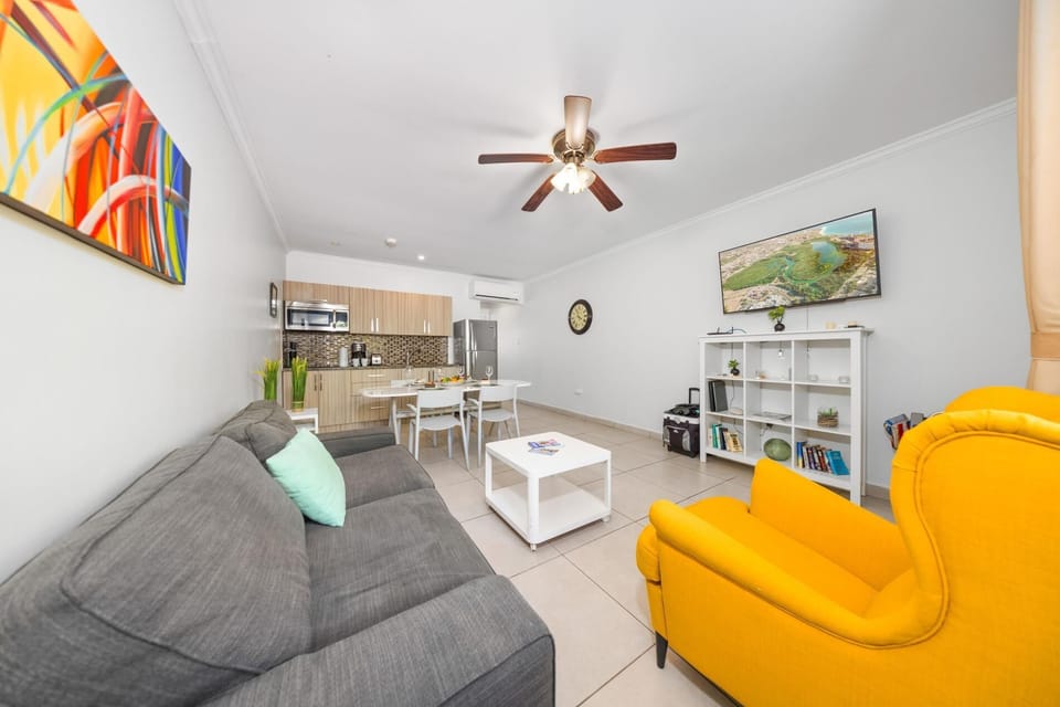 Lovely 1BR1BA Condo  ~ Walk to Beach ~ Pool ~ BBQ (21928)