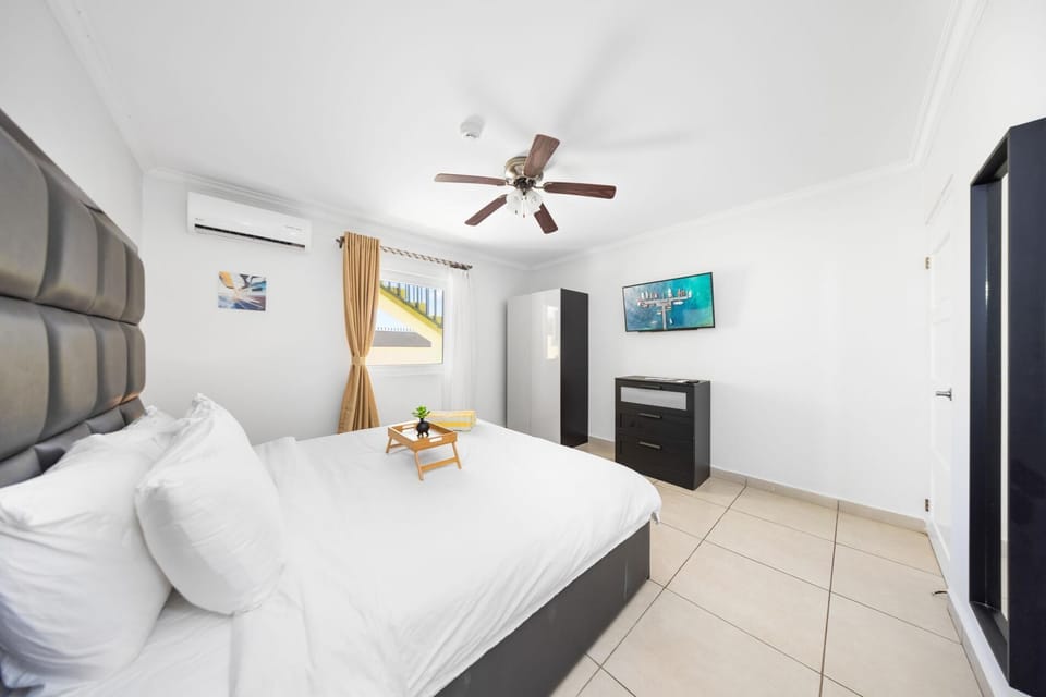 Lovely 1BR1BA Condo  ~ Walk to Beach ~ Pool ~ BBQ (21936)