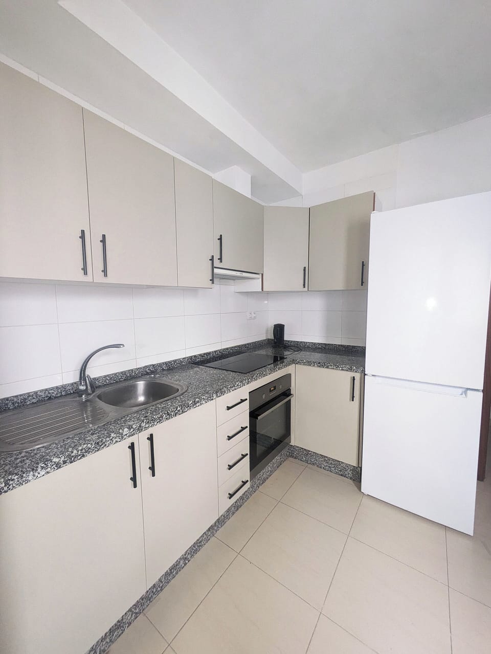 Comfort Apartment | Private kitchen | Toaster, cookware/dishes/utensils, freezer