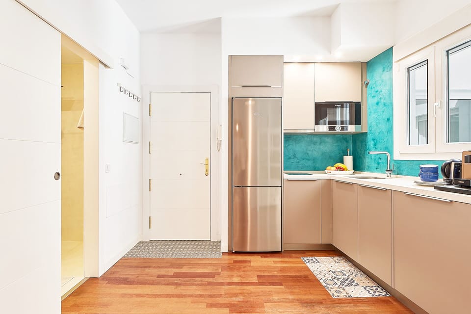 Deluxe Apartment, City View | Private kitchen | Full-size fridge, microwave, oven, stovetop
