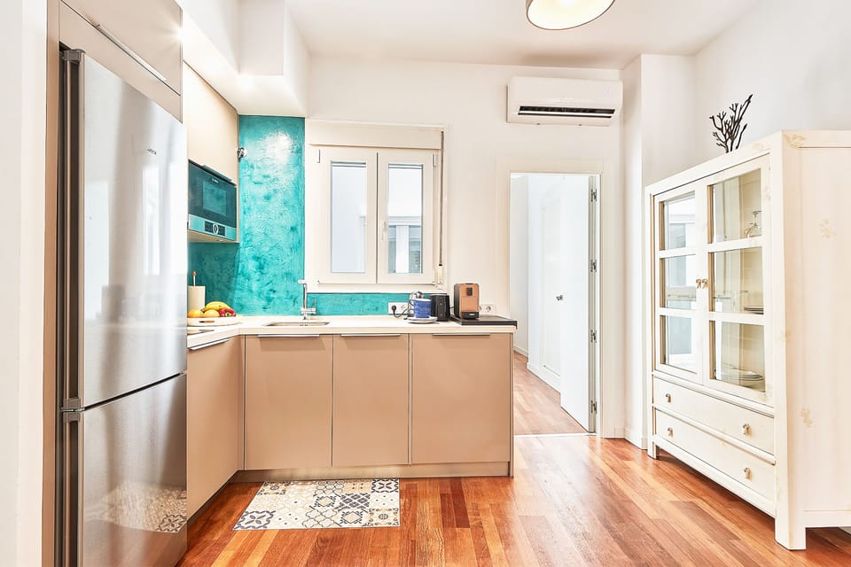 Deluxe Apartment, City View | Private kitchen | Full-size fridge, microwave, oven, stovetop