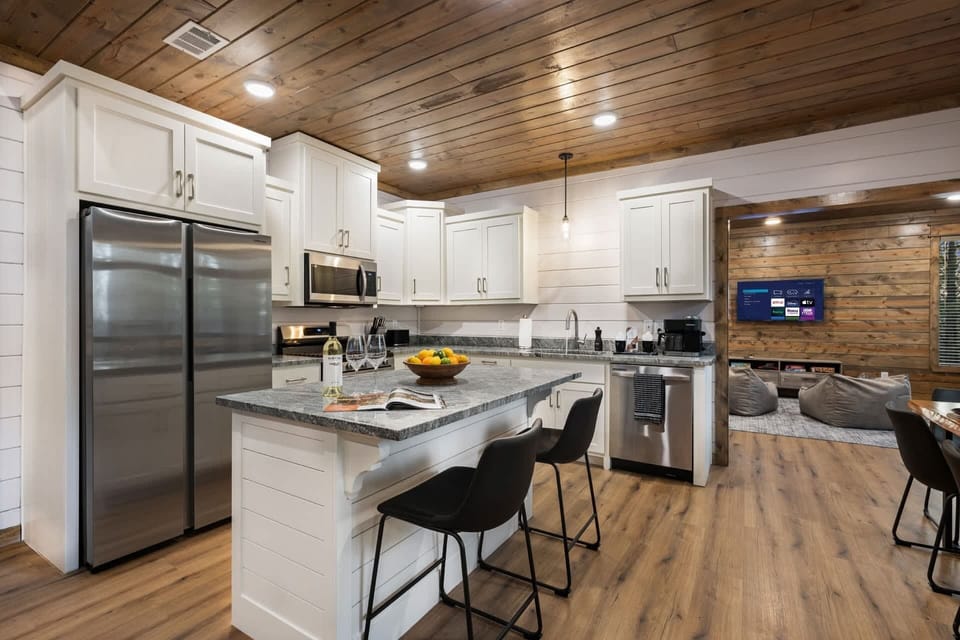Whether you're in the mood to create a quick meal or a full-on gourmet feast, our well-equipped kitchen is up to the task.