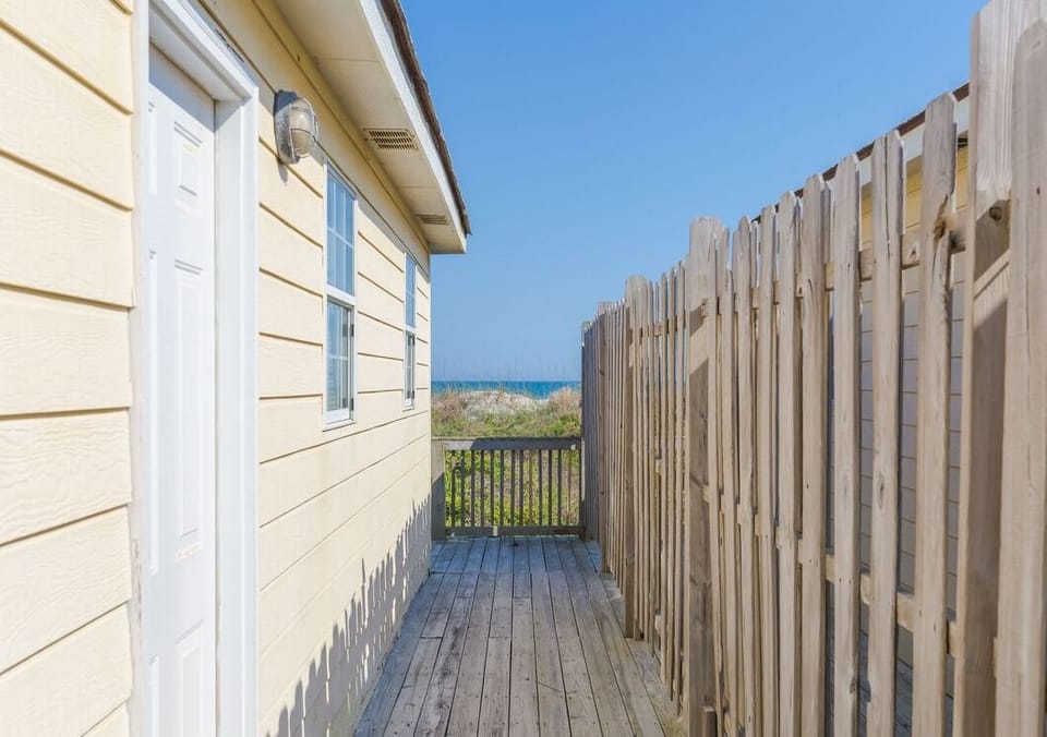 Side Deck with Privacy Fence by Entryway