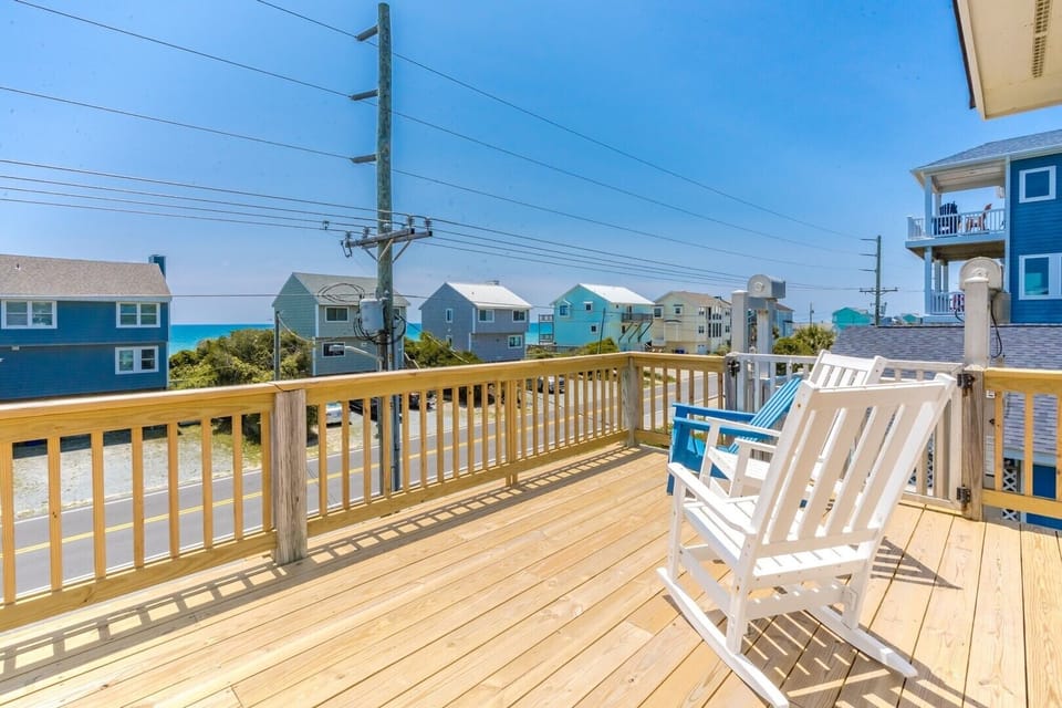 2            Top Floor Sun Deck
