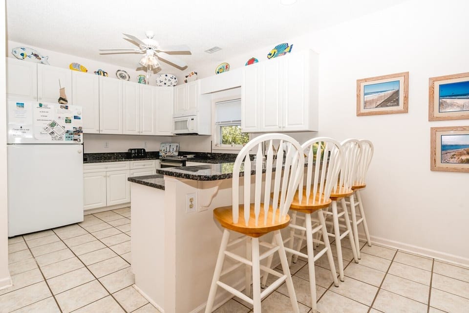9        Kitchen with Eat-In Seating
