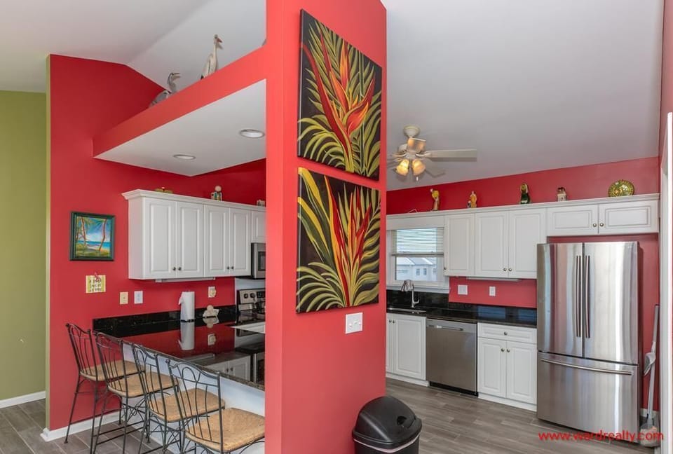 Kitchen with Eat-In Bar