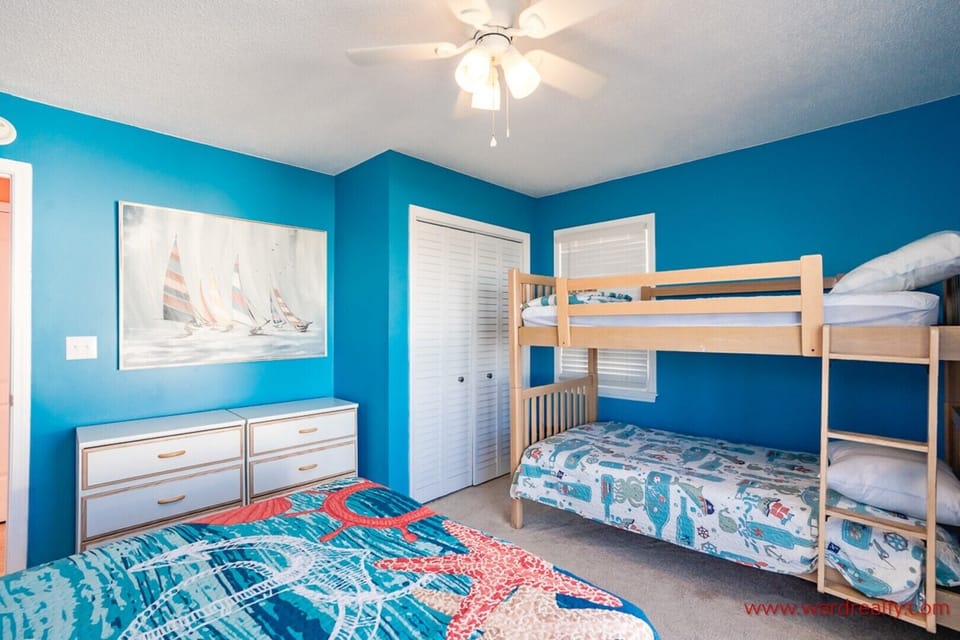 2nd Floor Streetside Bedroom - Twin over Twin Bunk and Double III