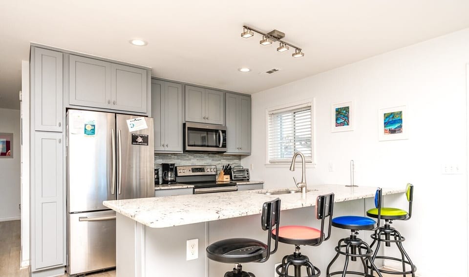Kitchen with Eat-in Seating