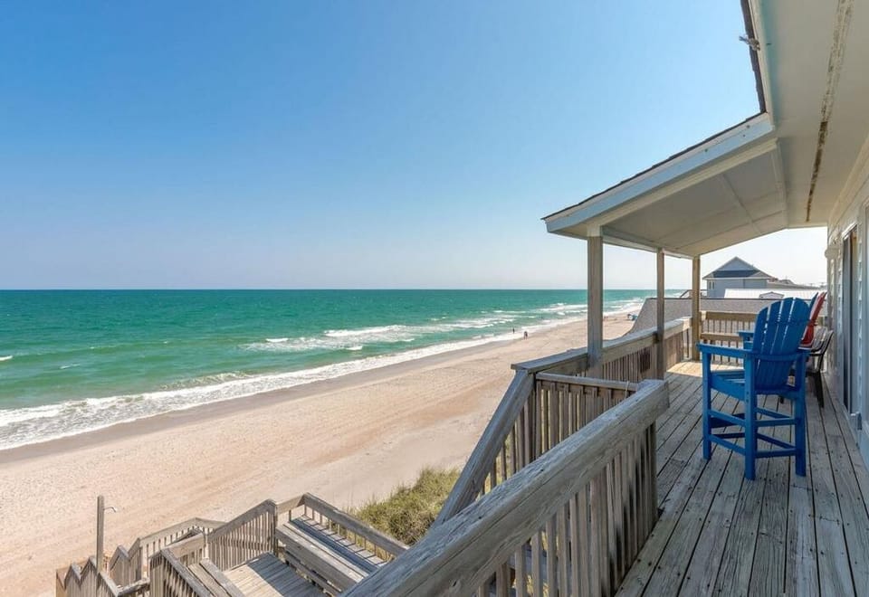 Top Floor Sun Deck with Adjacent Covered Porch