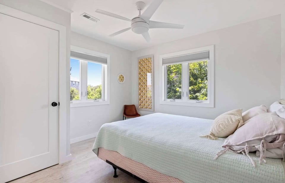 Top Level Queen Bedroom 2