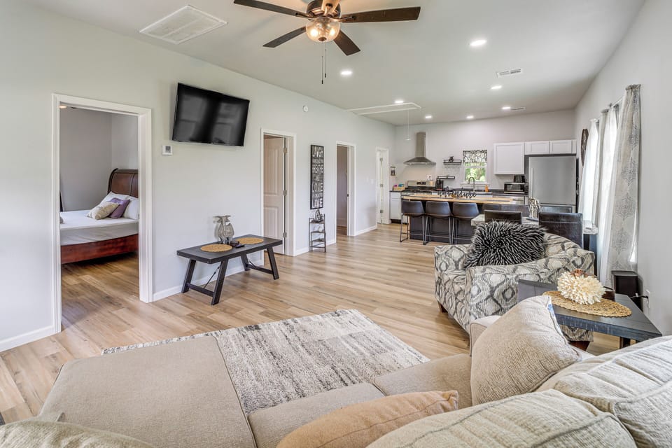 Walkable Neighborhood! Extended Stay in Mcalester Cottage in McAlester