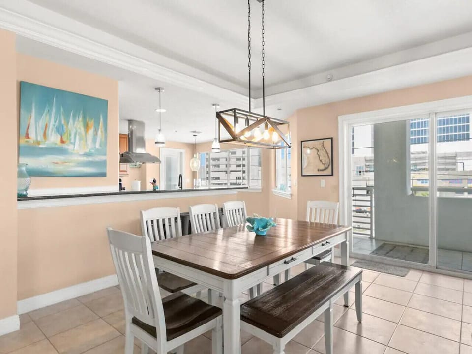Open kitchen & dining area w/ island seating, ideal for shared meals & easy entertaining.