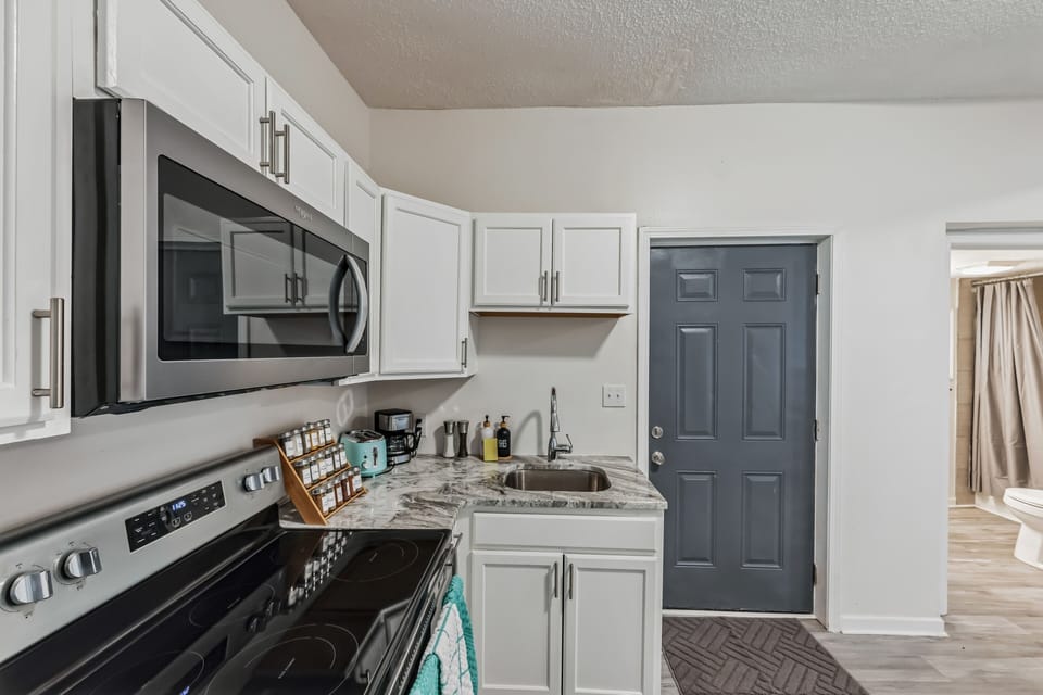 House, 4 Bedrooms | Private kitchen | Fridge, oven, coffee/tea maker