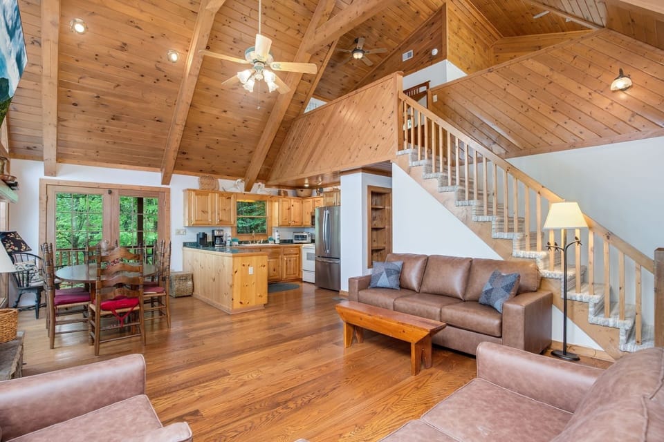 Cabin, 3 Bedrooms | Living area | Smart TV