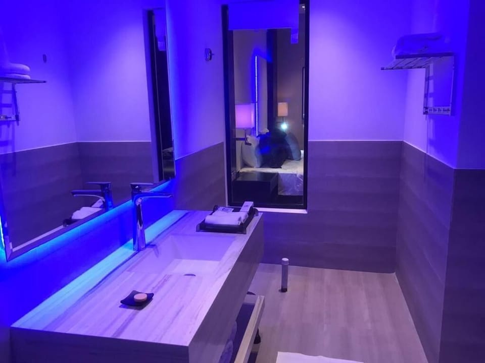 Shower, towels, soap, shampoo