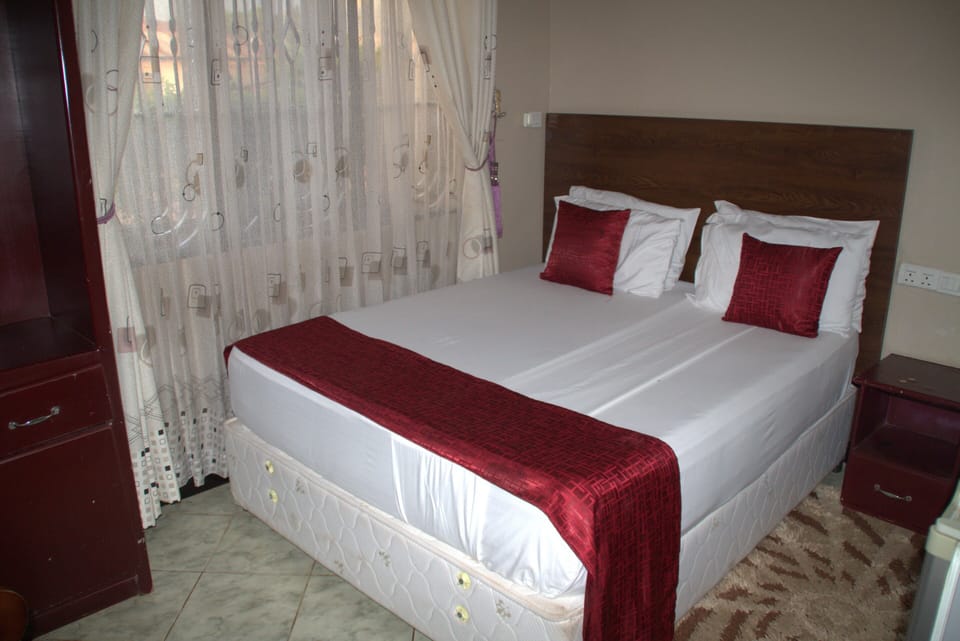 Double Room, Mountain View | Desk, laptop workspace, free WiFi, bed sheets