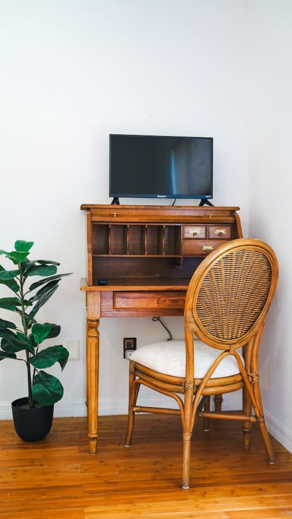 Your remote office: Tackle tasks efficiently in our well-equipped and stylish work space