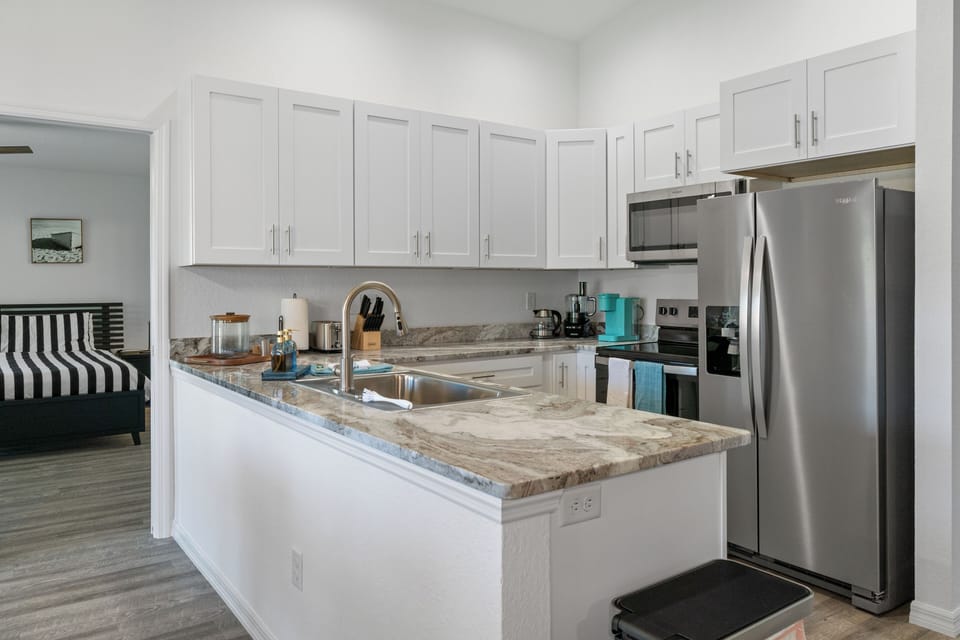 The fully equipped kitchen