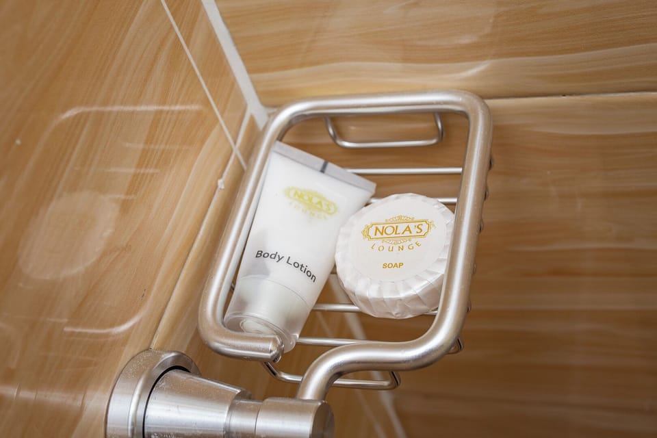 Deluxe Double Room, Non Smoking | Bathroom | Towels, soap, toilet paper