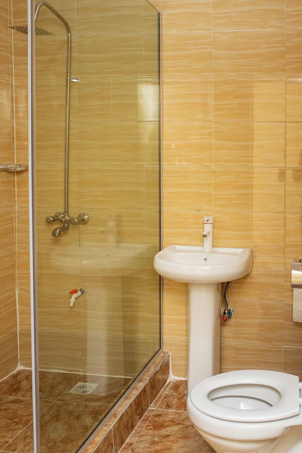 Deluxe Double Room, Non Smoking | Bathroom | Towels, soap, toilet paper