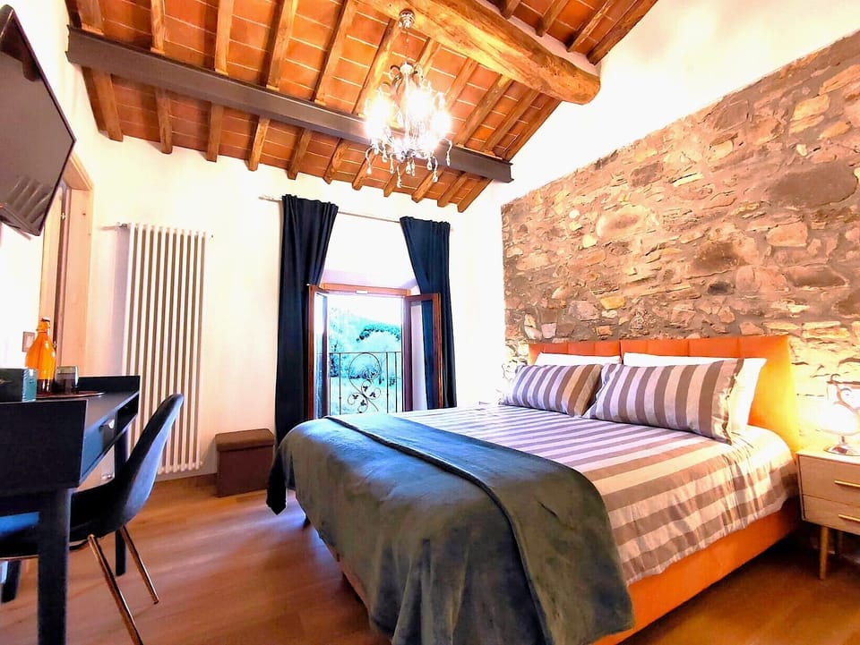 Deluxe Double or Twin Room, Mountain View | Premium bedding, down comforters, desk, laptop workspace