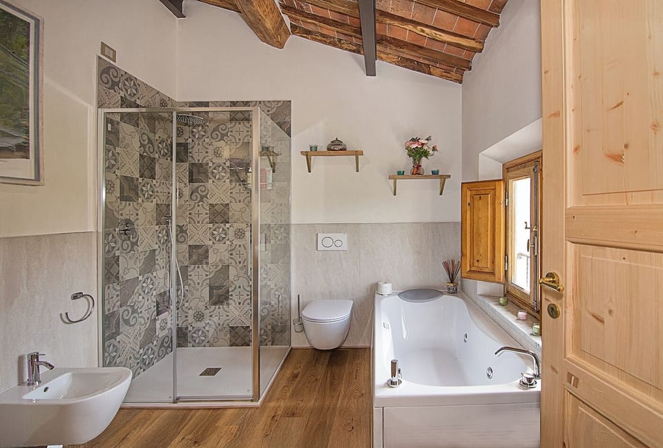 Deluxe Double or Twin Room, Mountain View | Bathroom | Shower, hair dryer, bidet, towels
