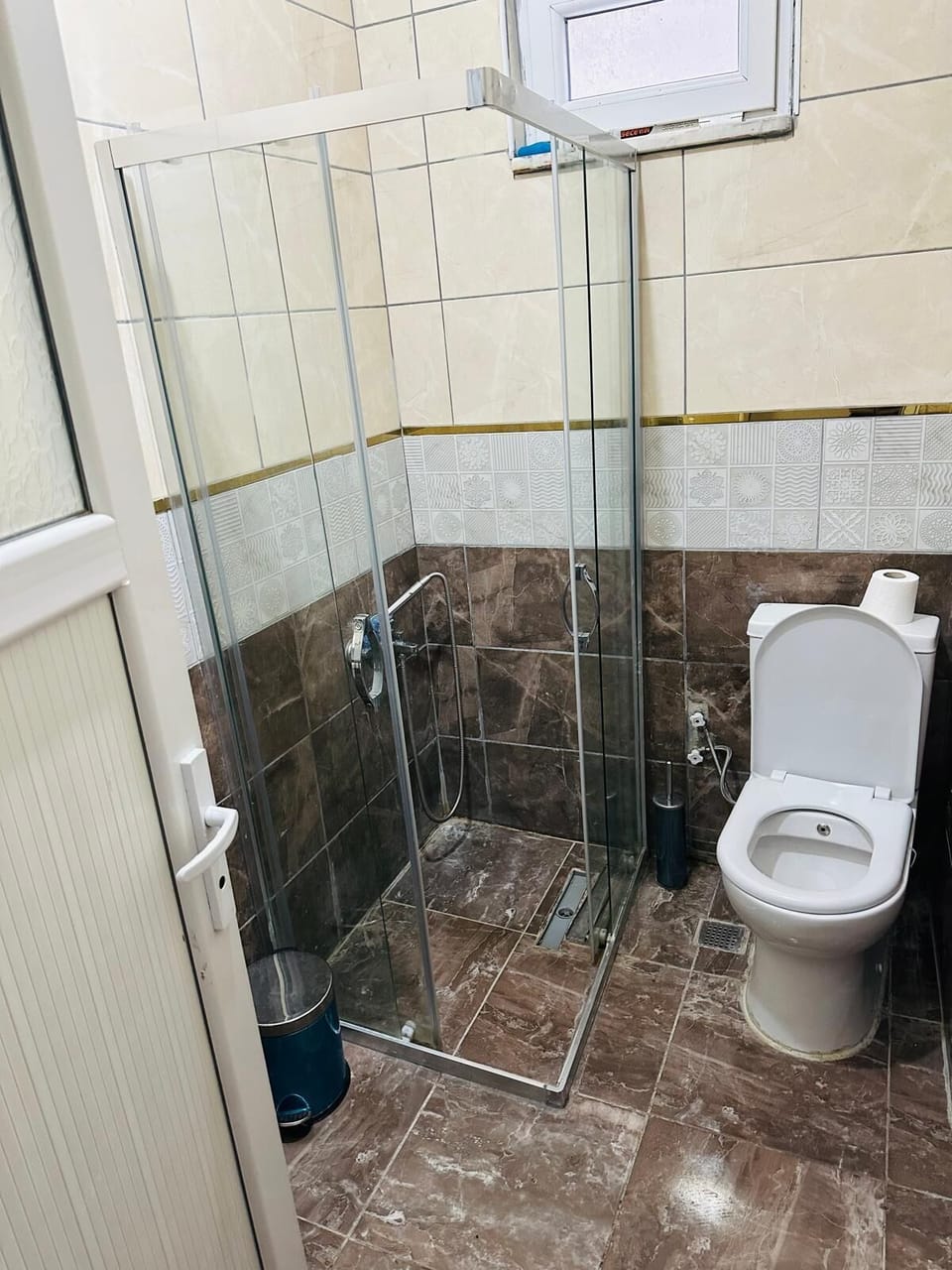 Basic Studio, City View | Bathroom | Shower, free toiletries, hair dryer, towels