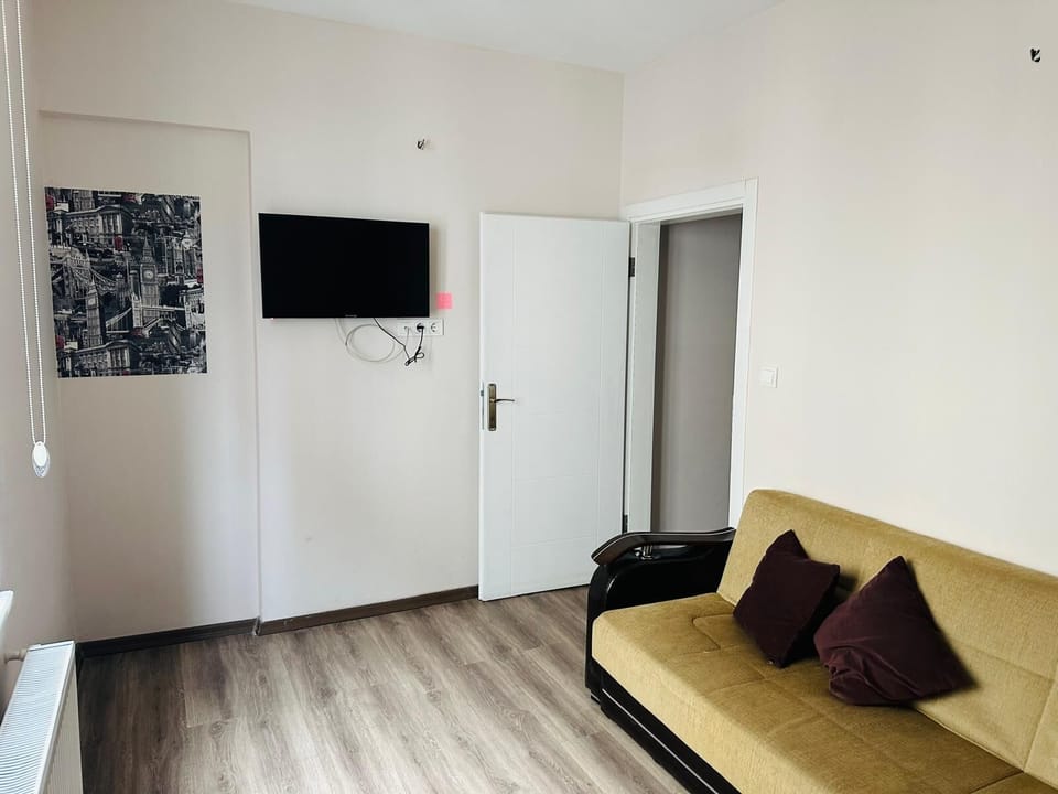 Basic Studio, City View | Desk, free WiFi