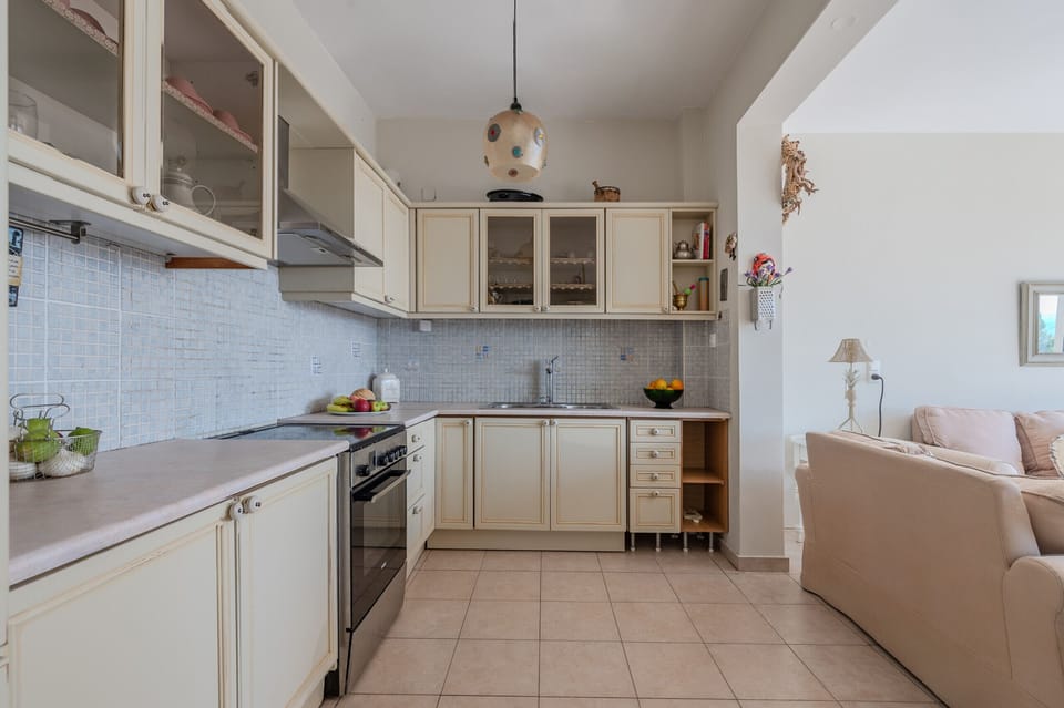 Gallery House,near beach,shared pool, South Crete, Kitchen