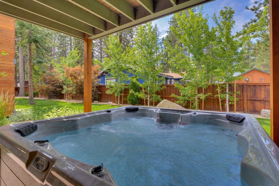 - Private hot tub with bubbling jets for relaxation  
- Surrounded by fenced yard and mountain greenery  
- Perfect outdoor retreat for families and friends