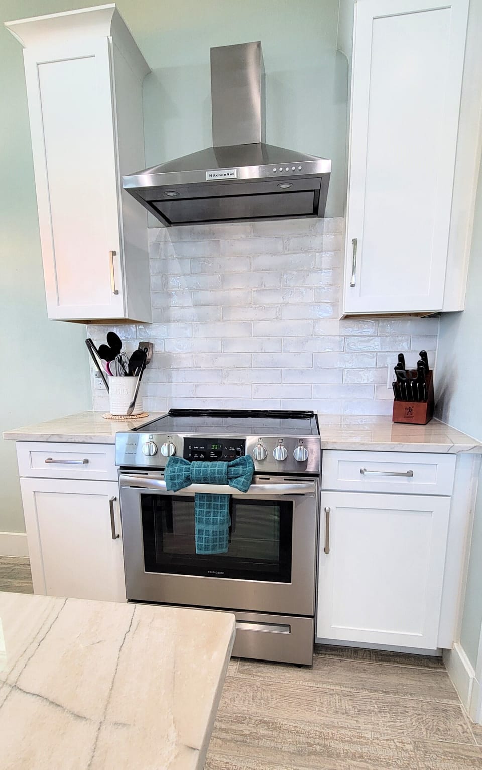 Basic kitchenware, basic soaps, and small appliances are available.