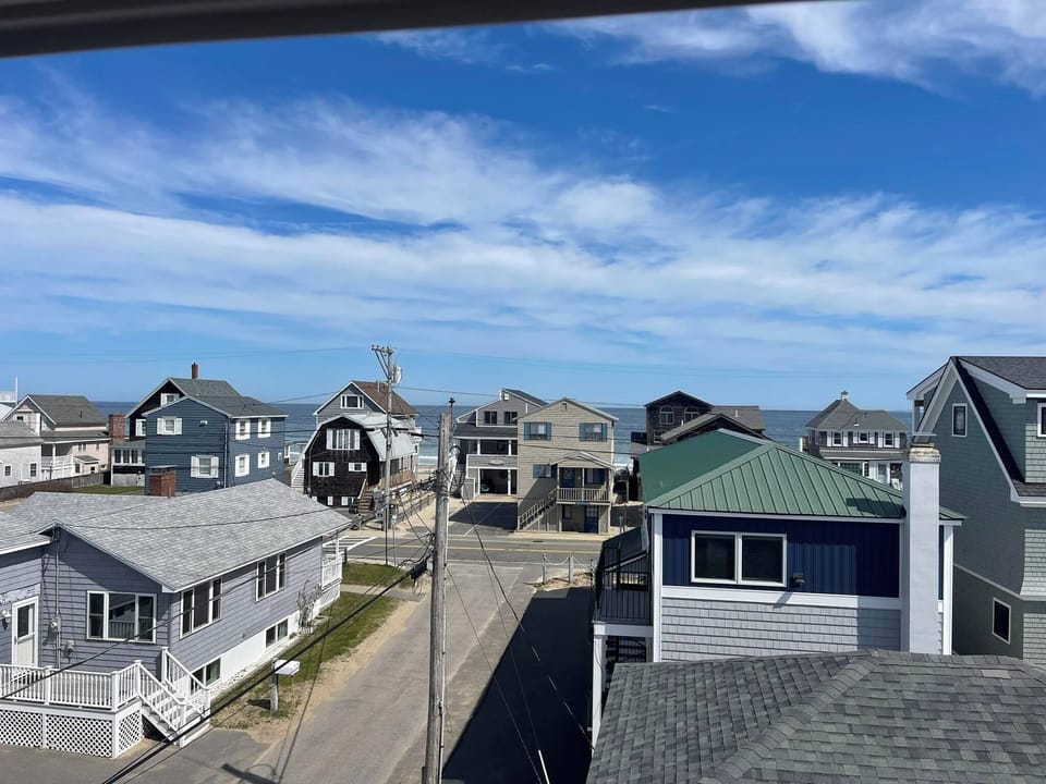 Views from the 3rd floor - very short walk to beach!