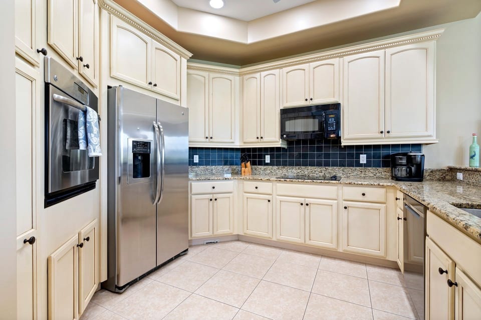 Fully equipped kitchen with all the basics and more!