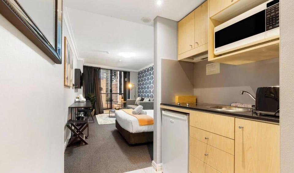 Tidy and practical kitchen area for guests