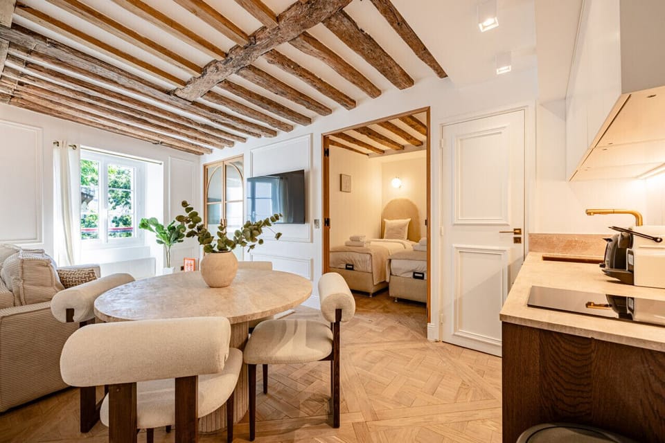 23.2bedroomS Sacrée cœur Place du Tertre Montmartre