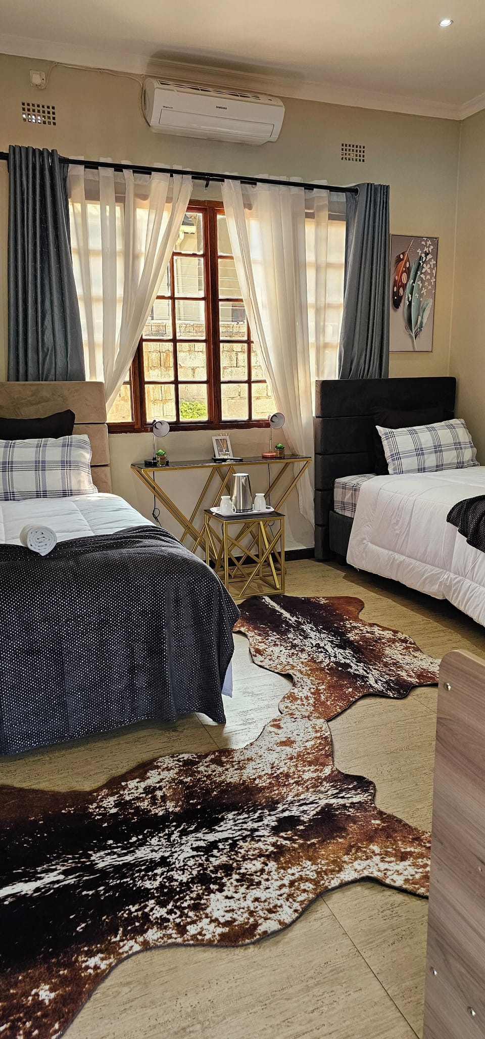 Luxury Double or Twin Room | Laptop workspace, blackout drapes, soundproofing, iron/ironing board