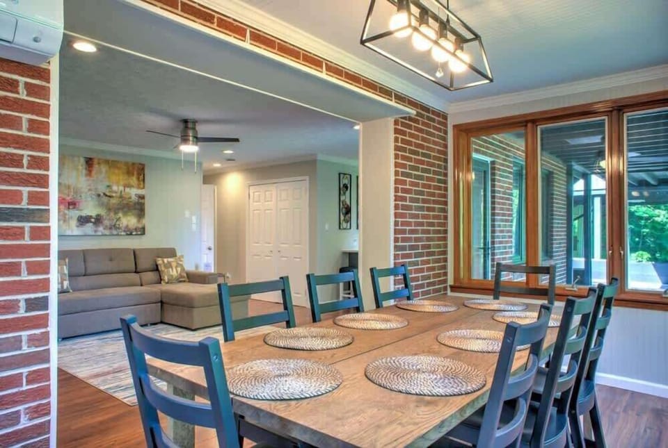 Enjoy every meal at the spacious 8-seat dining table, complete with picturesque views of the surrounding landscape.