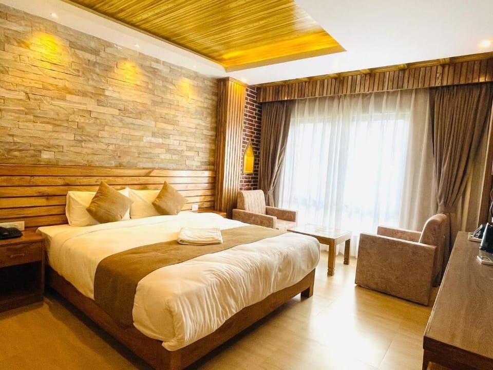 King Deluxe Room | Desk, free WiFi