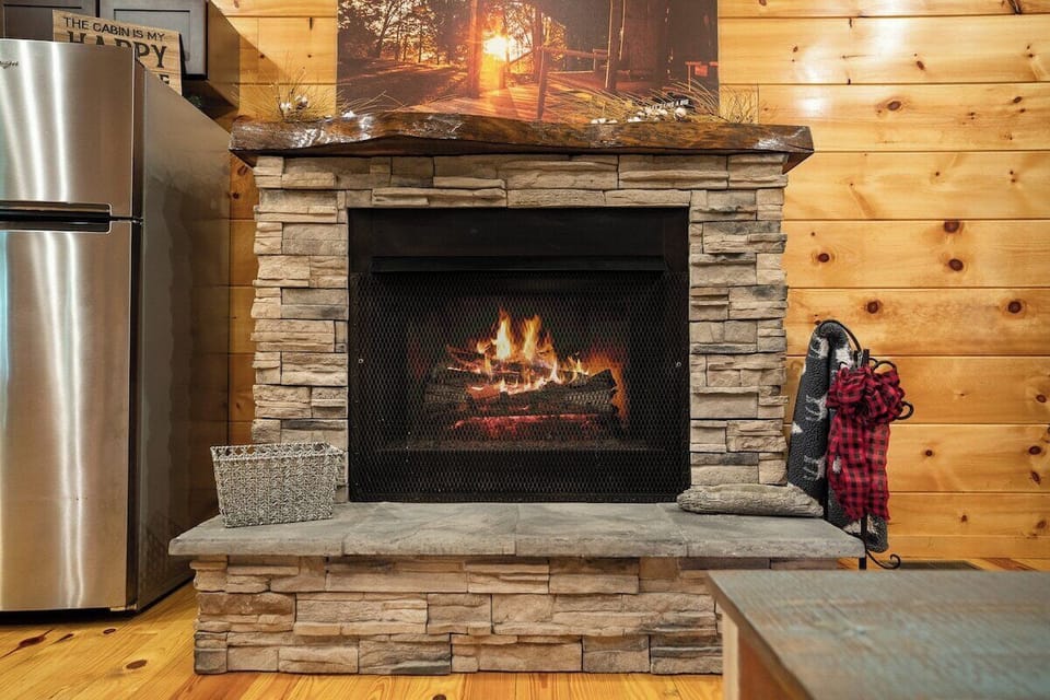 Gas Fireplace! (seasonal)