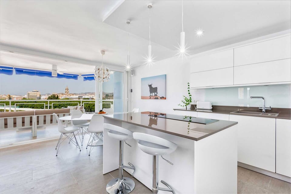 Deluxe Apartment, Bay View | Private kitchen | Full-size fridge, microwave, oven, stovetop