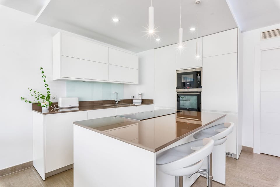 Deluxe Apartment, Bay View | Private kitchen | Full-size fridge, microwave, oven, stovetop