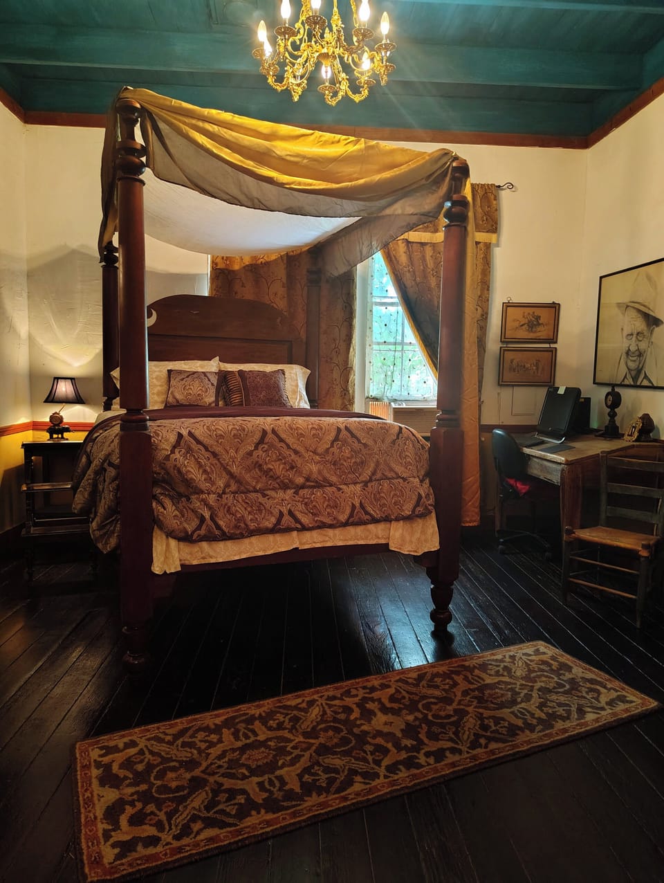 Family Suite, Courtyard View | Blackout drapes, iron/ironing board, WiFi (free)