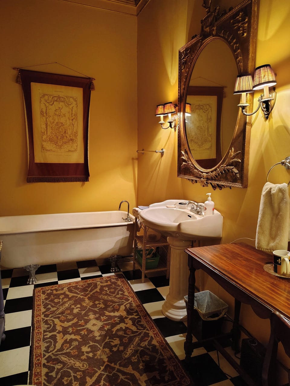 Deluxe Suite, Garden View | Bathroom | Combined shower/tub, free toiletries, hair dryer, towels
