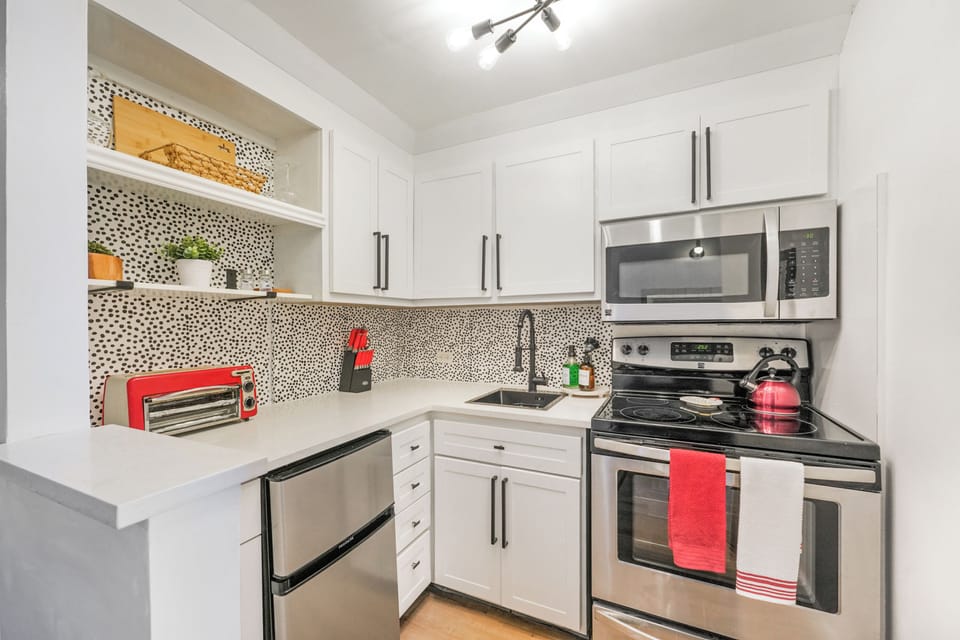 Studio, Private Bathroom | Private kitchen | Coffee/tea maker